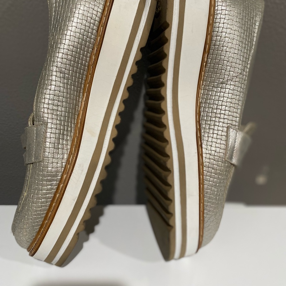 Thick sole classy silver loafers - Picture 1 of 3